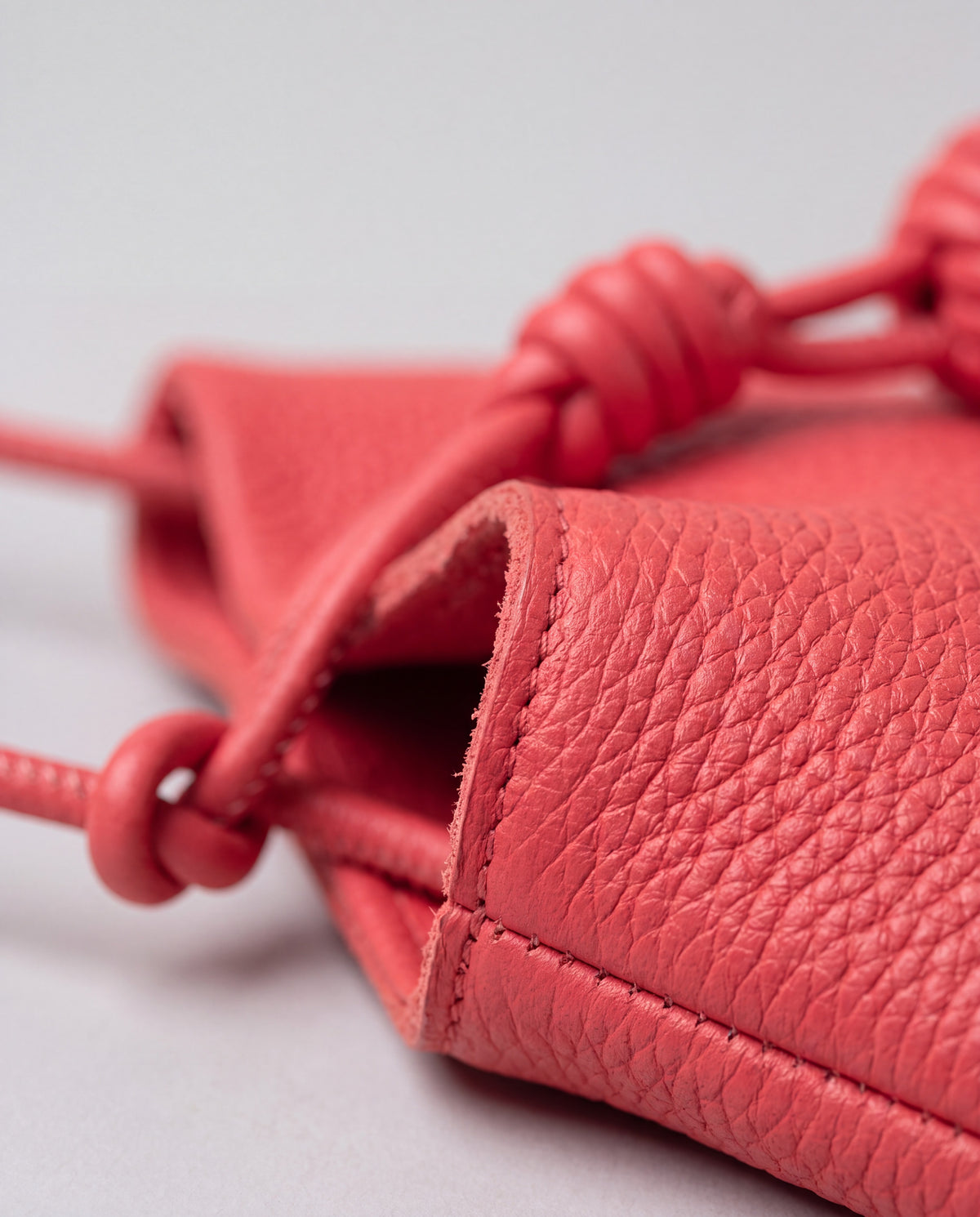 Cara bag in Red – leather detail