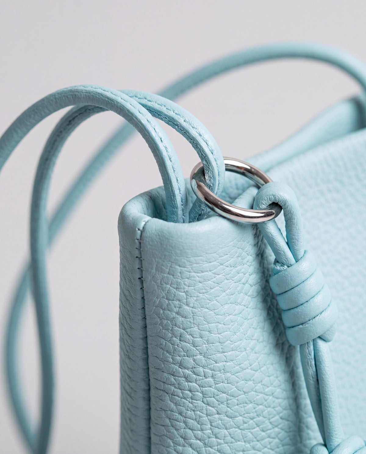 Cara bag in Sky – hardware detail