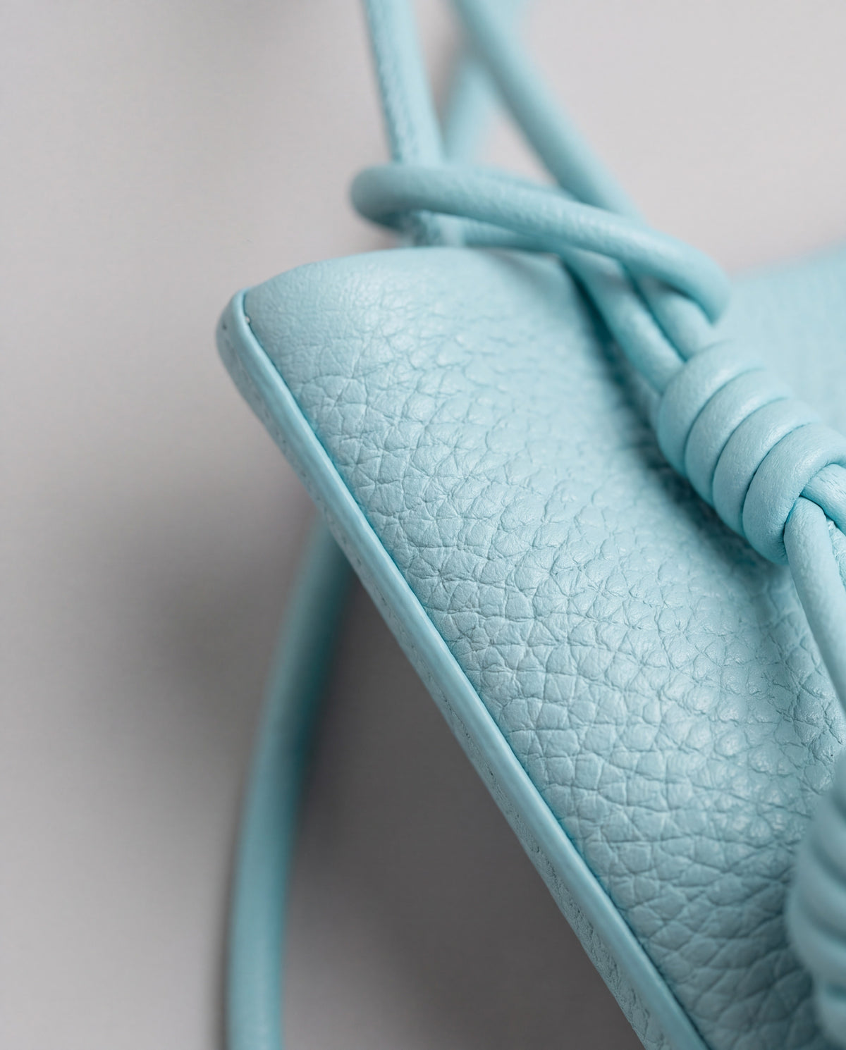 Cara bag in Sky – leather detail