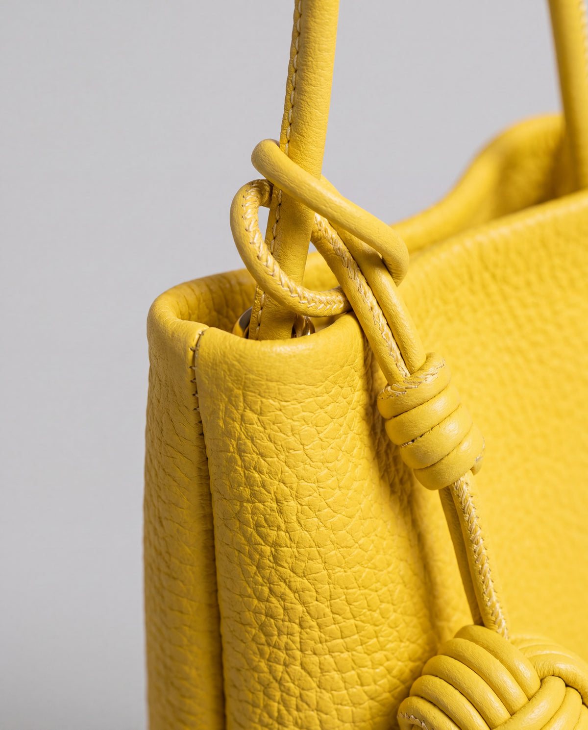 Cara bag in Yellow – hardware detail