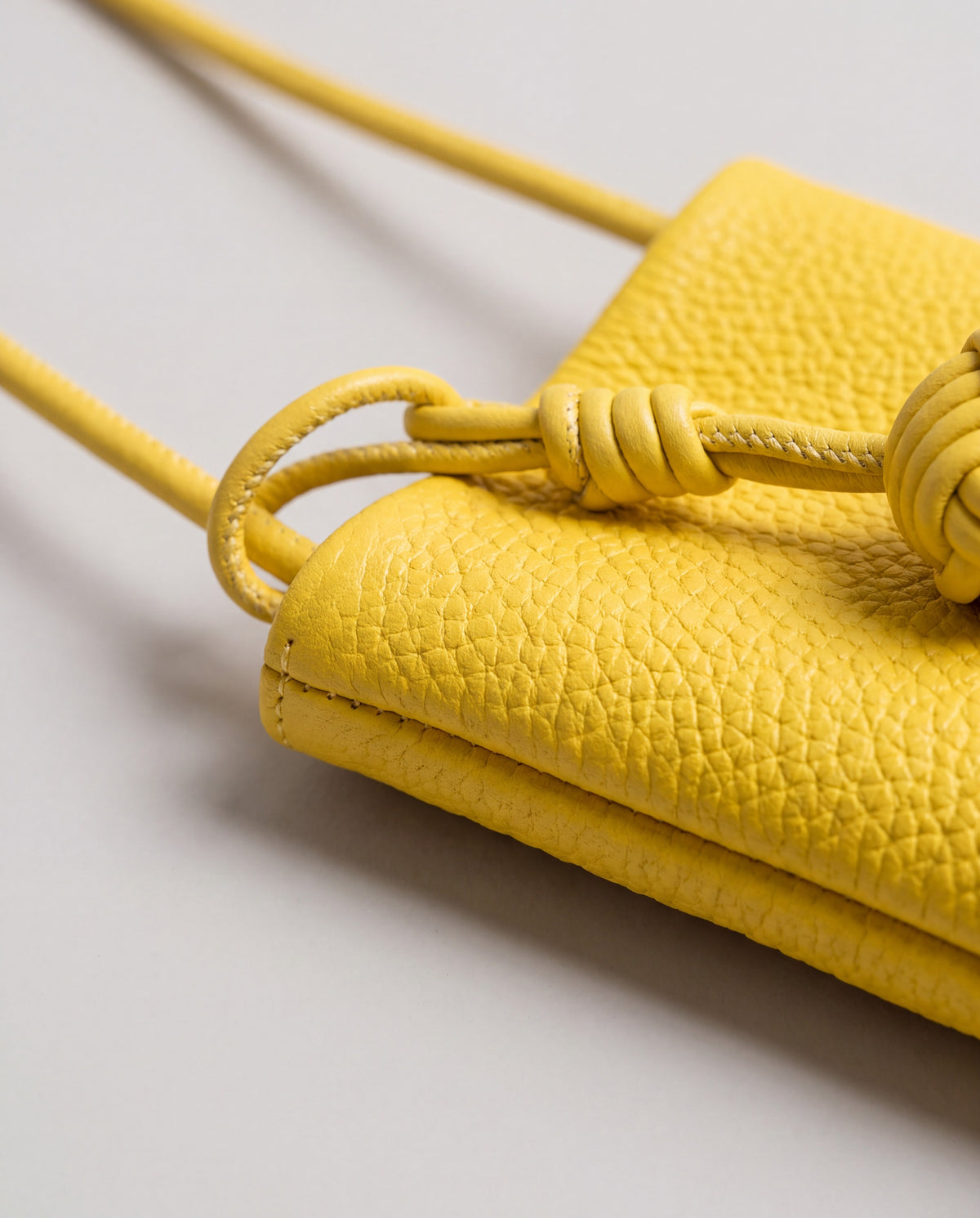 Cara bag in Yellow – leather detail