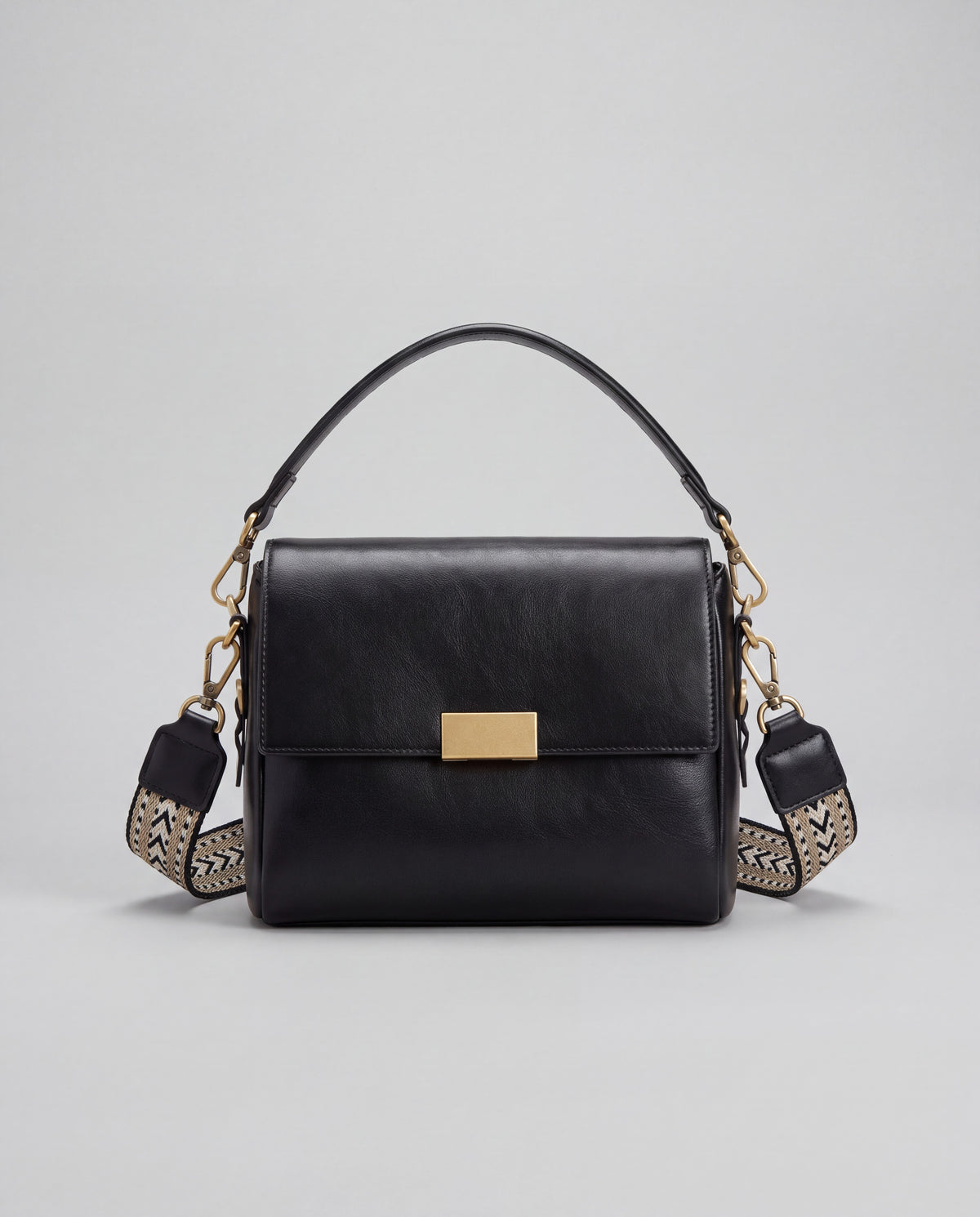 Cedro bag in Black – front view