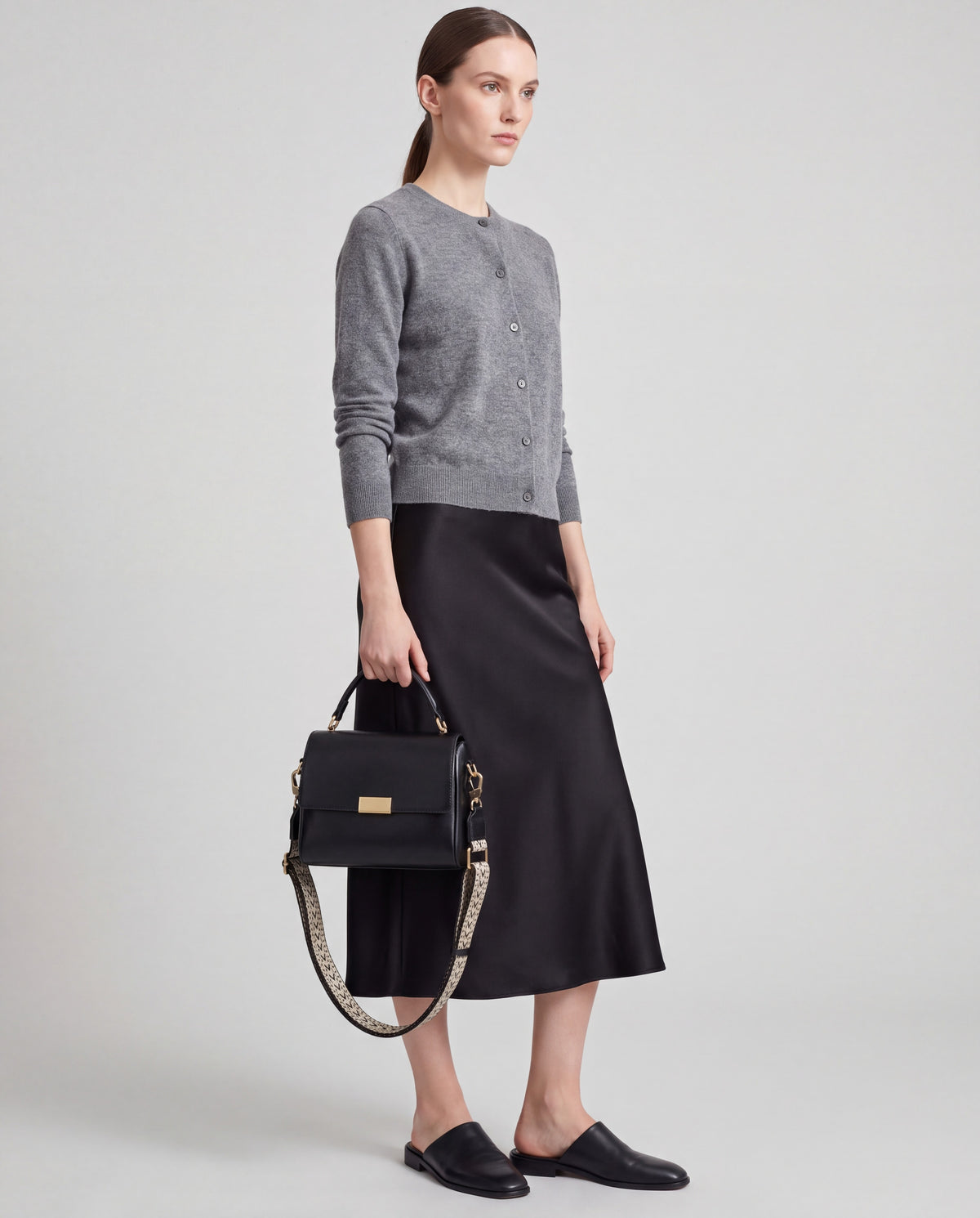 Cedro bag in Black – worn by model, close-up