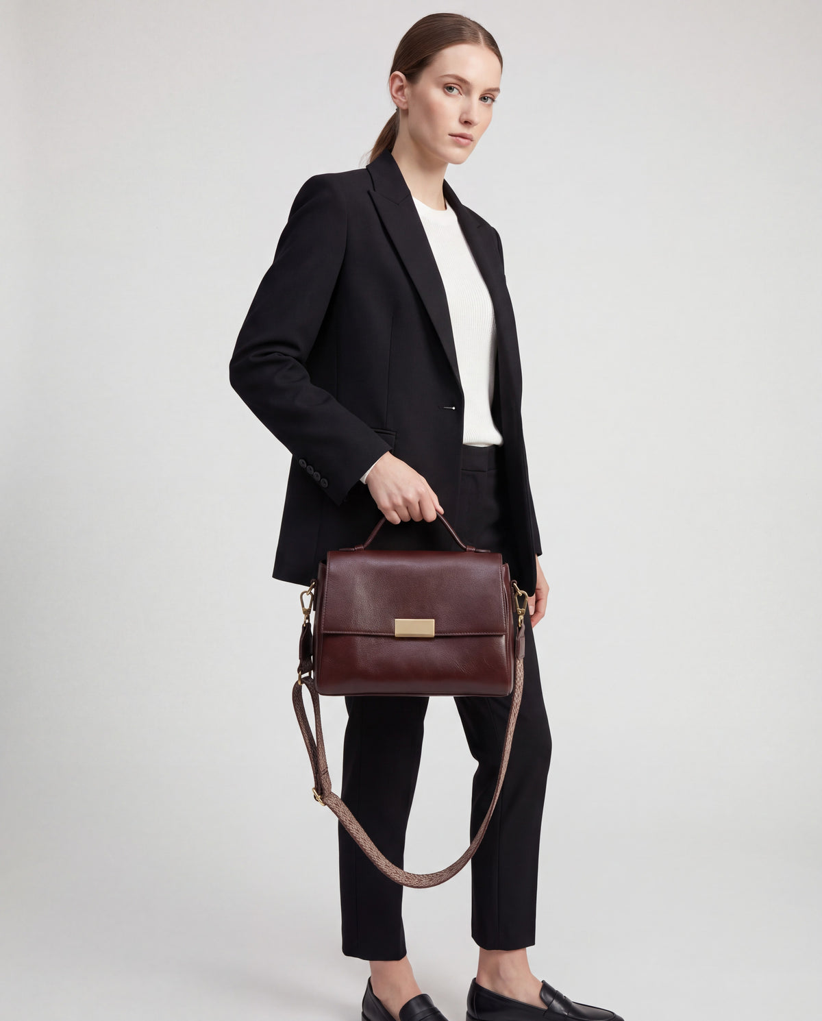 Cedro bag in Chocolate – worn by model, close-up