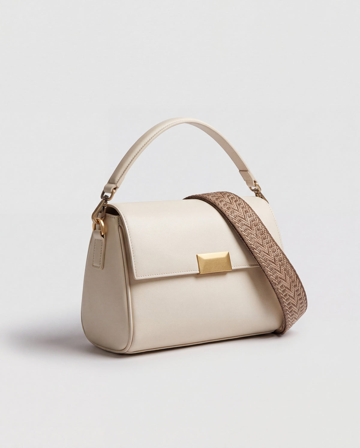 Cedro bag in Cream – three-quarter view