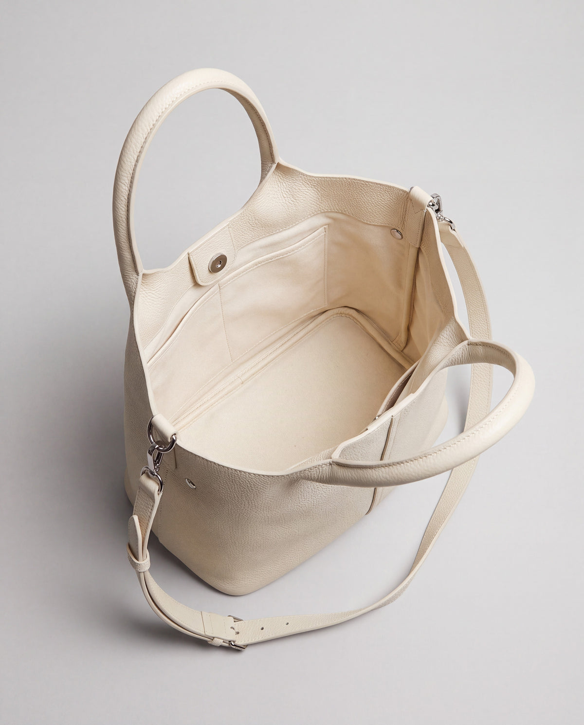 Commute bag in Cream – interior view