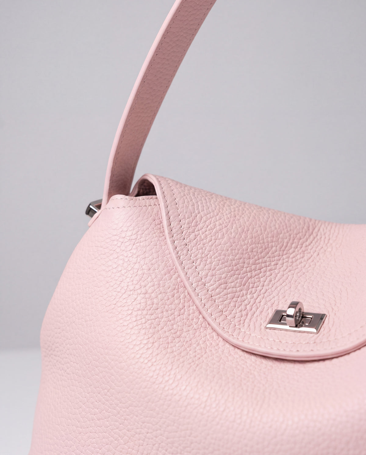 Como bag in Blush – leather detail