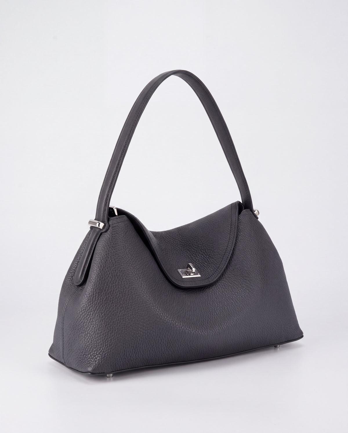 Como bag in Charcoal – three-quarter view