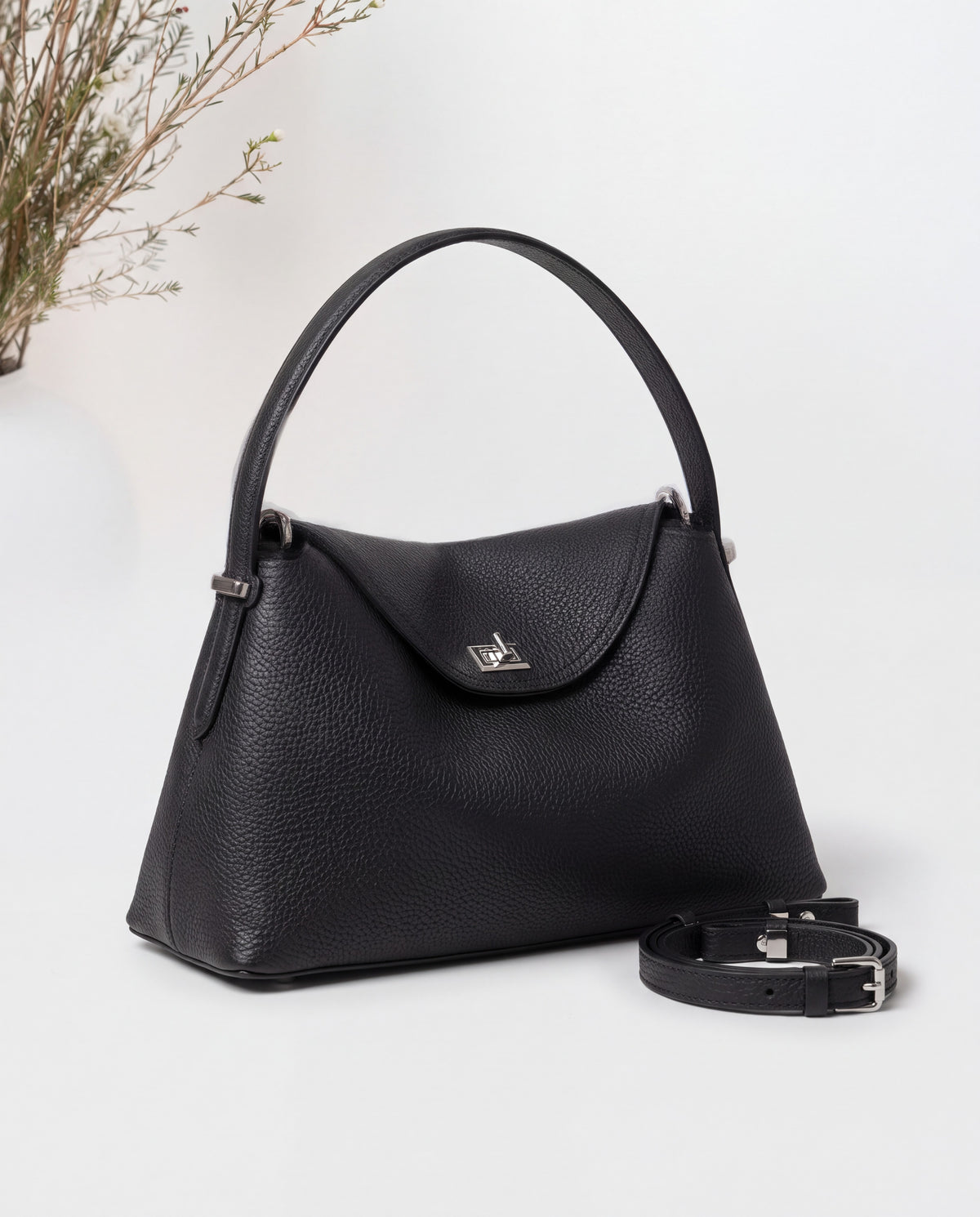 Corda bag in Black – three-quarter view