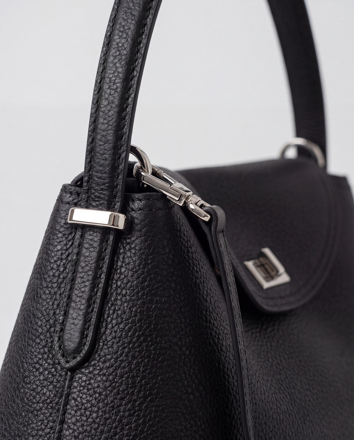 Corda bag in Black – hardware detail