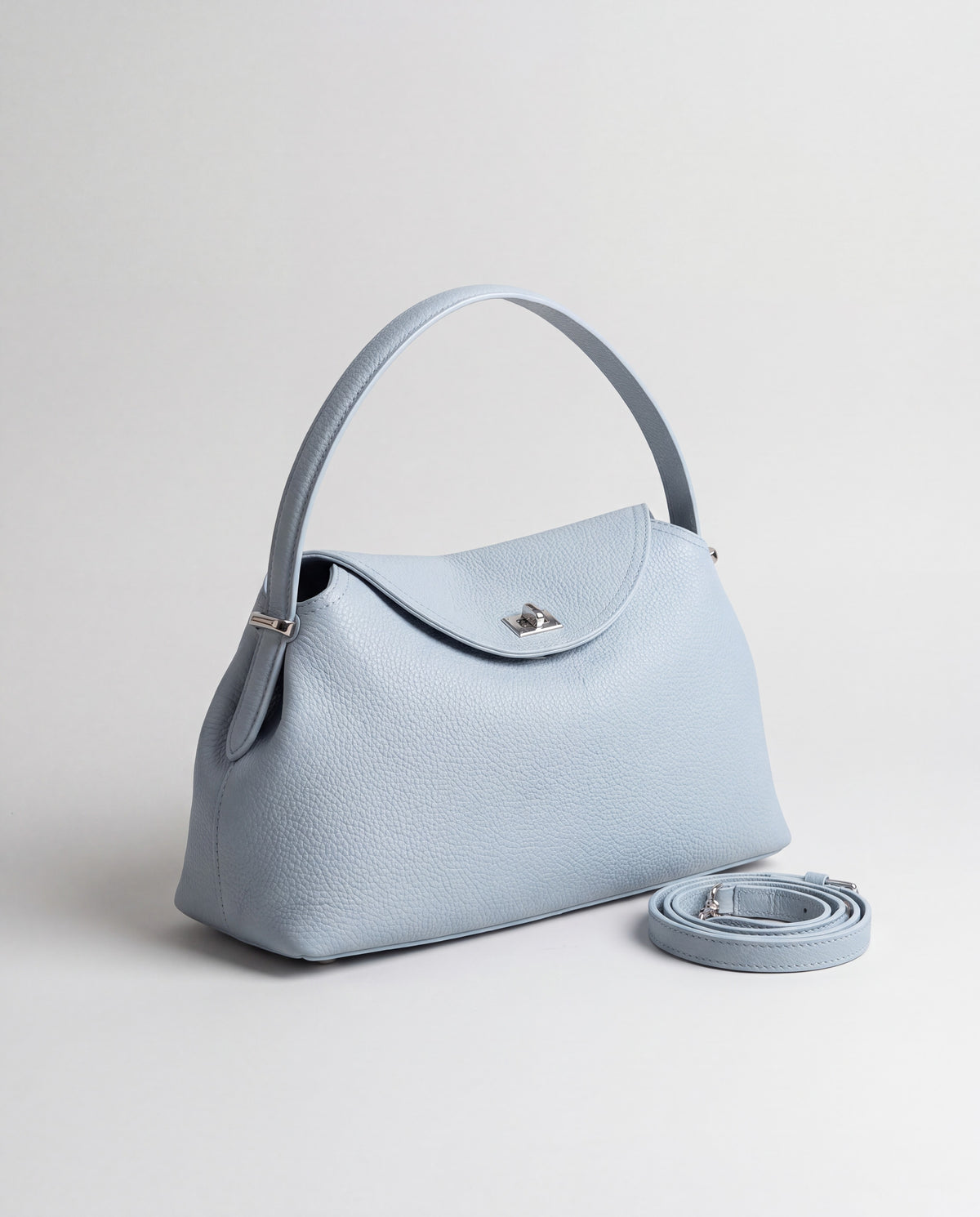 Corda bag in Sky – three-quarter view