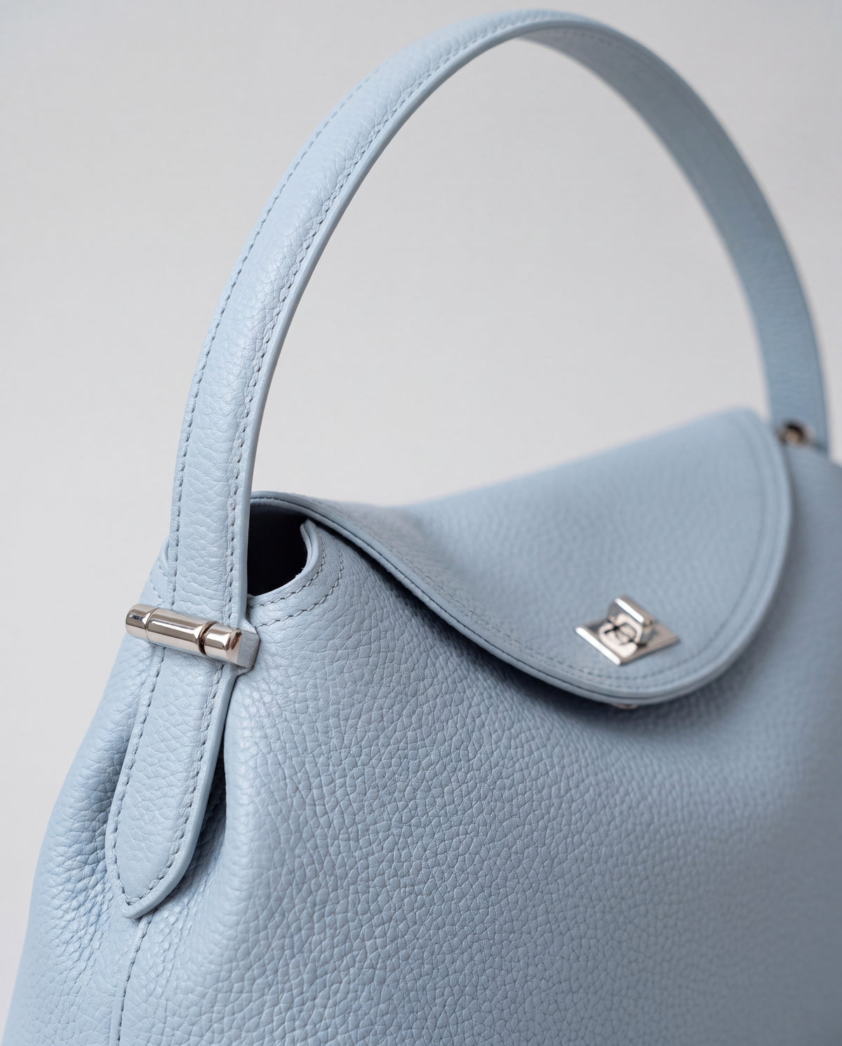 Corda bag in Sky – hardware detail