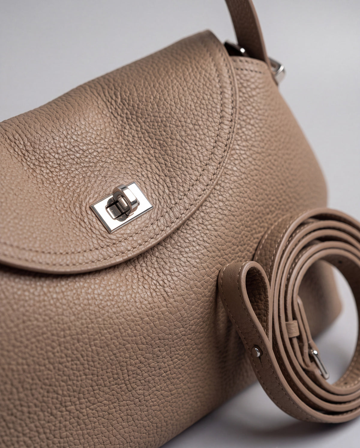 Corda bag in Taupe – hardware detail
