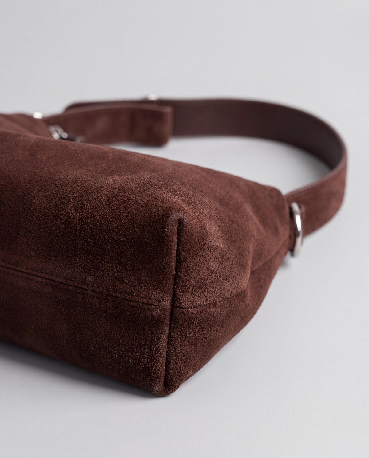 Corso bag in Chocolate – leather detail