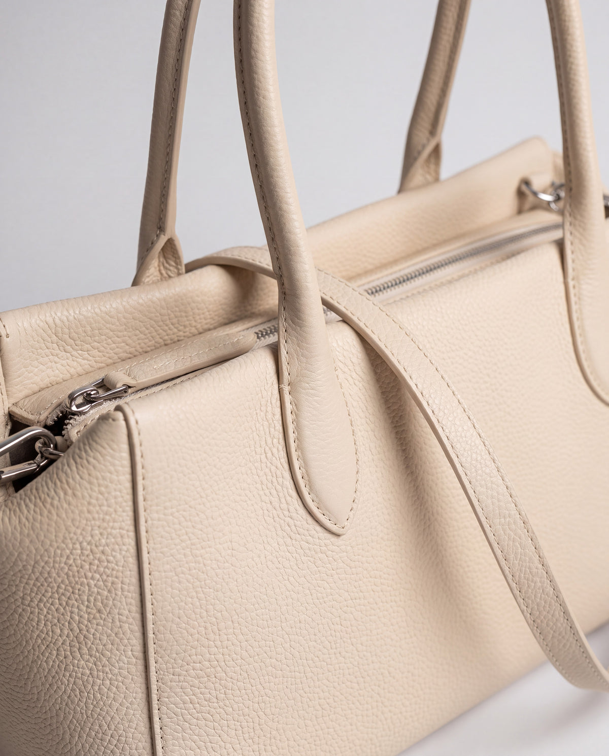 Cortina bag in Beige – leather detail