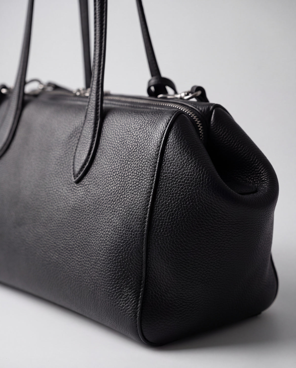 Cortina bag in Onyx – leather detail