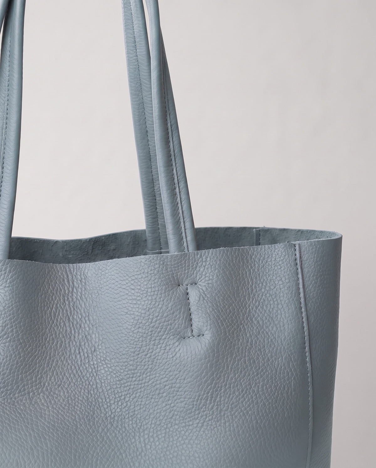 Costa leather tote in blue, hardware and leather detail
