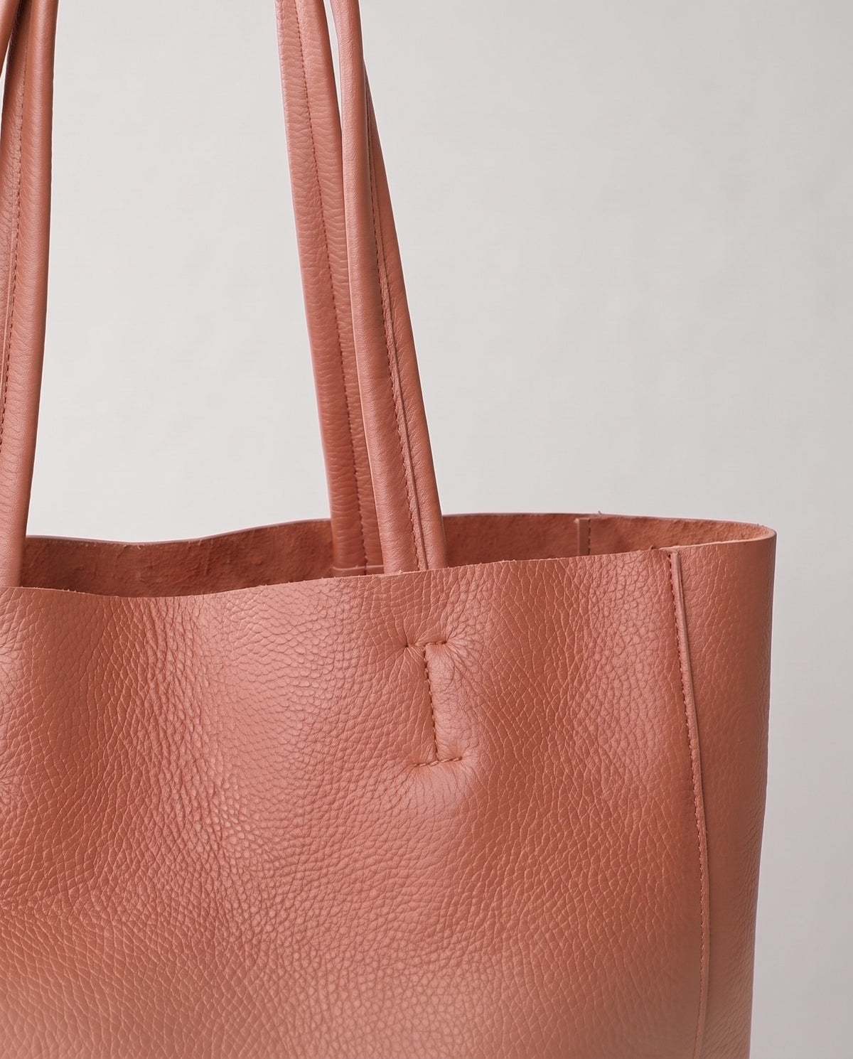 Costa leather tote in blush, hardware and leather detail