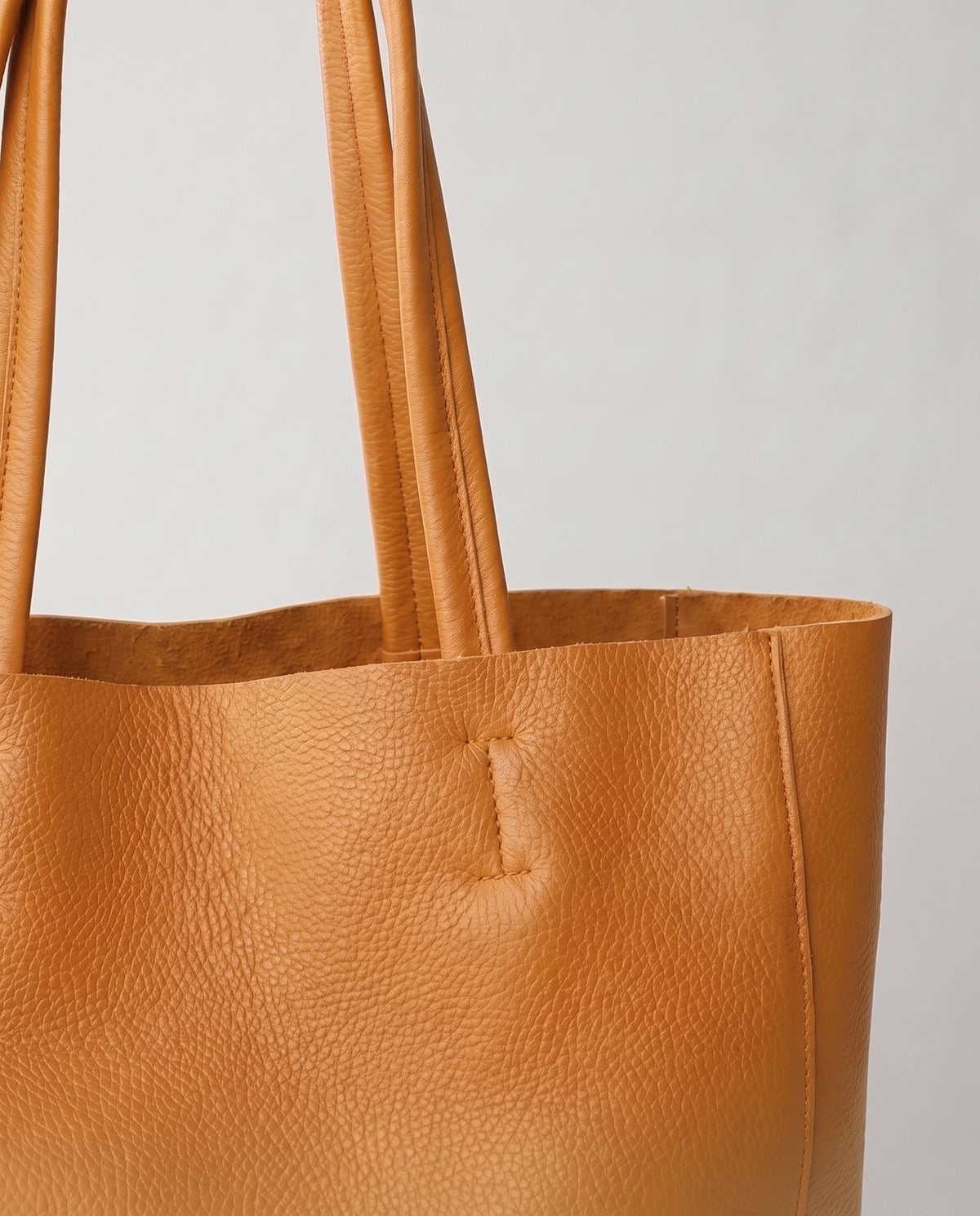 Costa leather tote in camel, hardware and leather detail