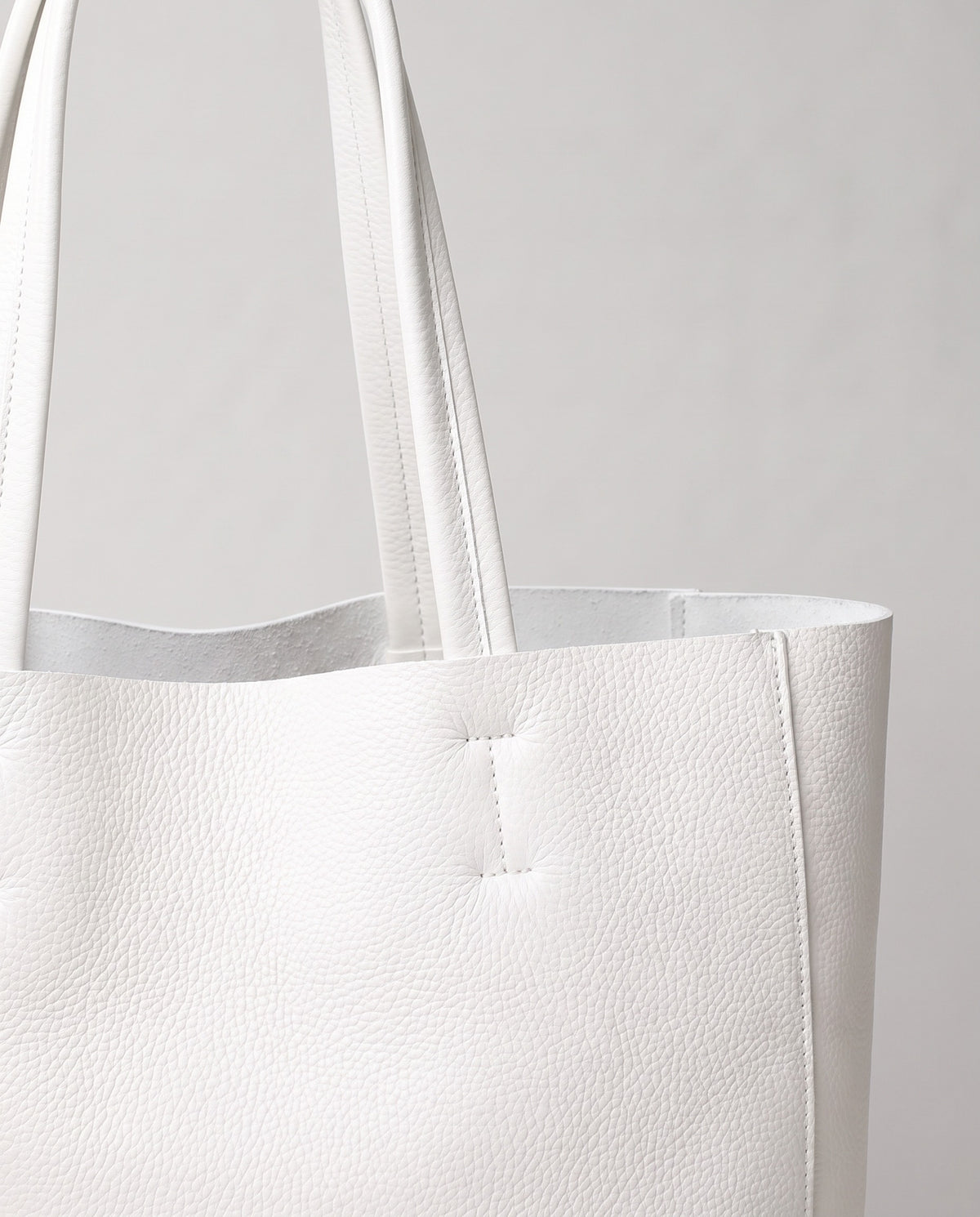 Costa leather tote in chalk, hardware and leather detail