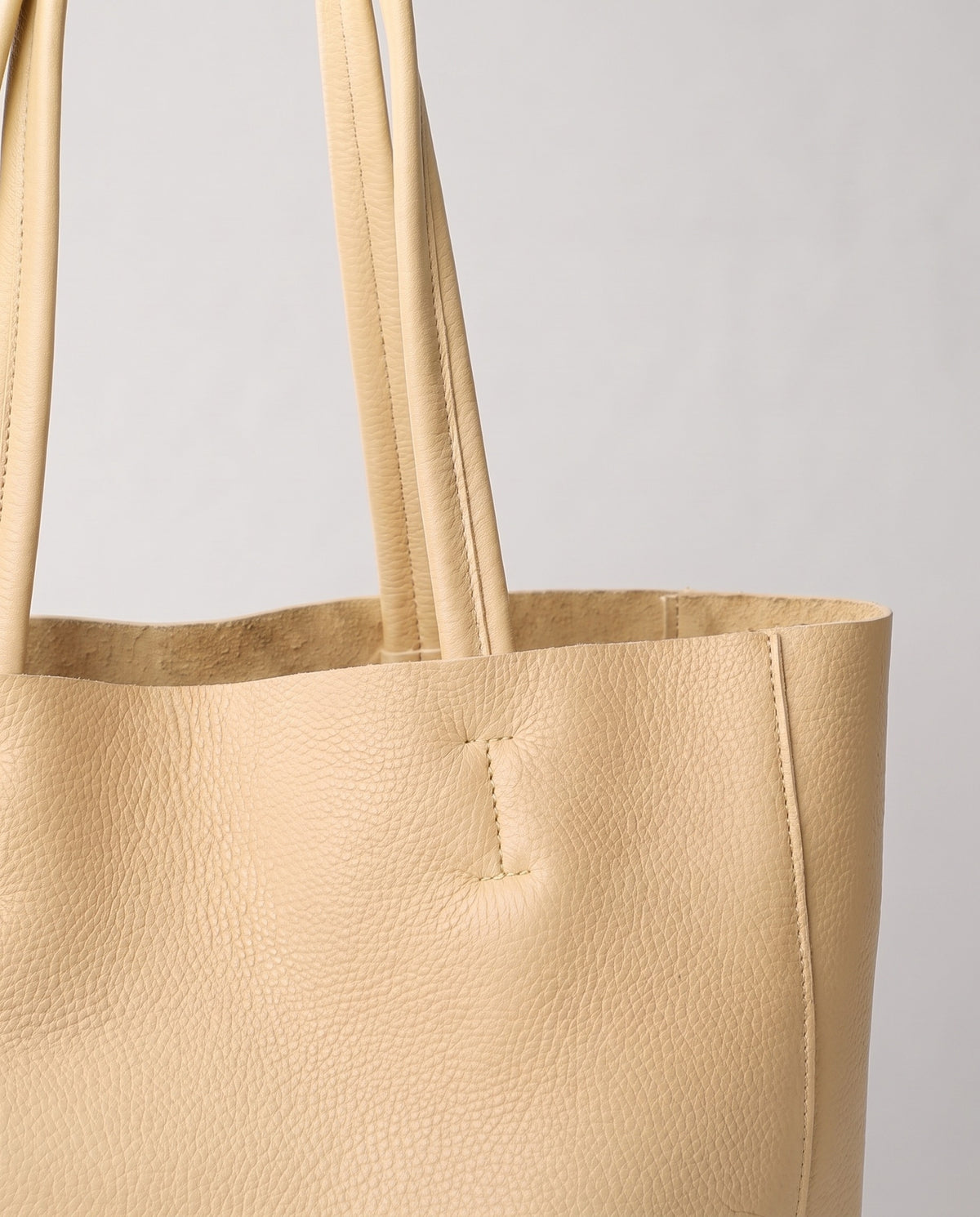 Costa leather tote in cream, hardware and leather detail