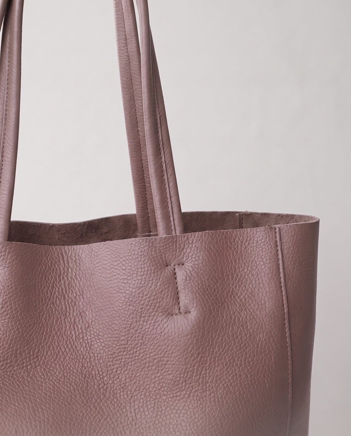Costa leather tote in mauve, hardware and leather detail