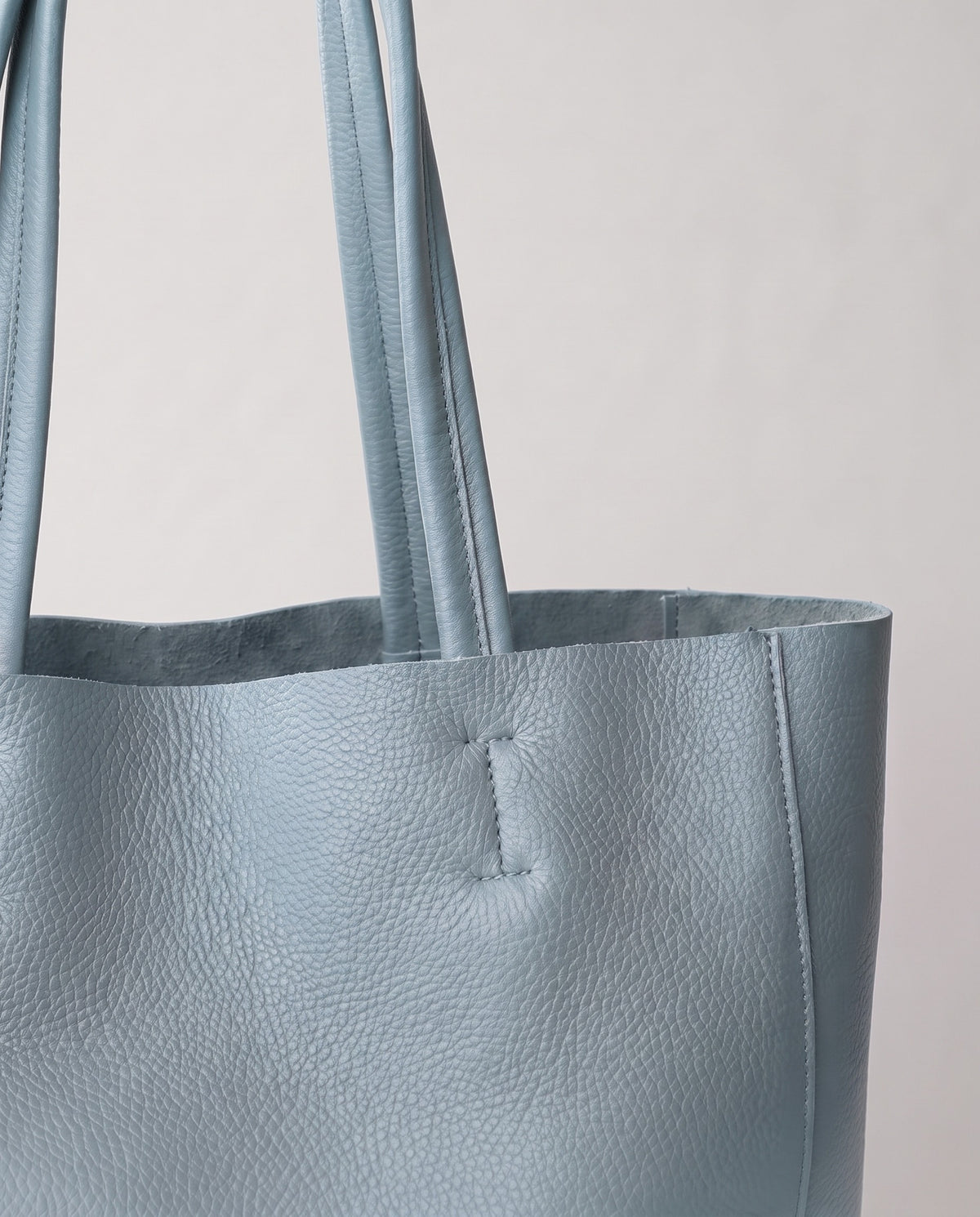 Costa leather tote in sky, hardware and leather detail