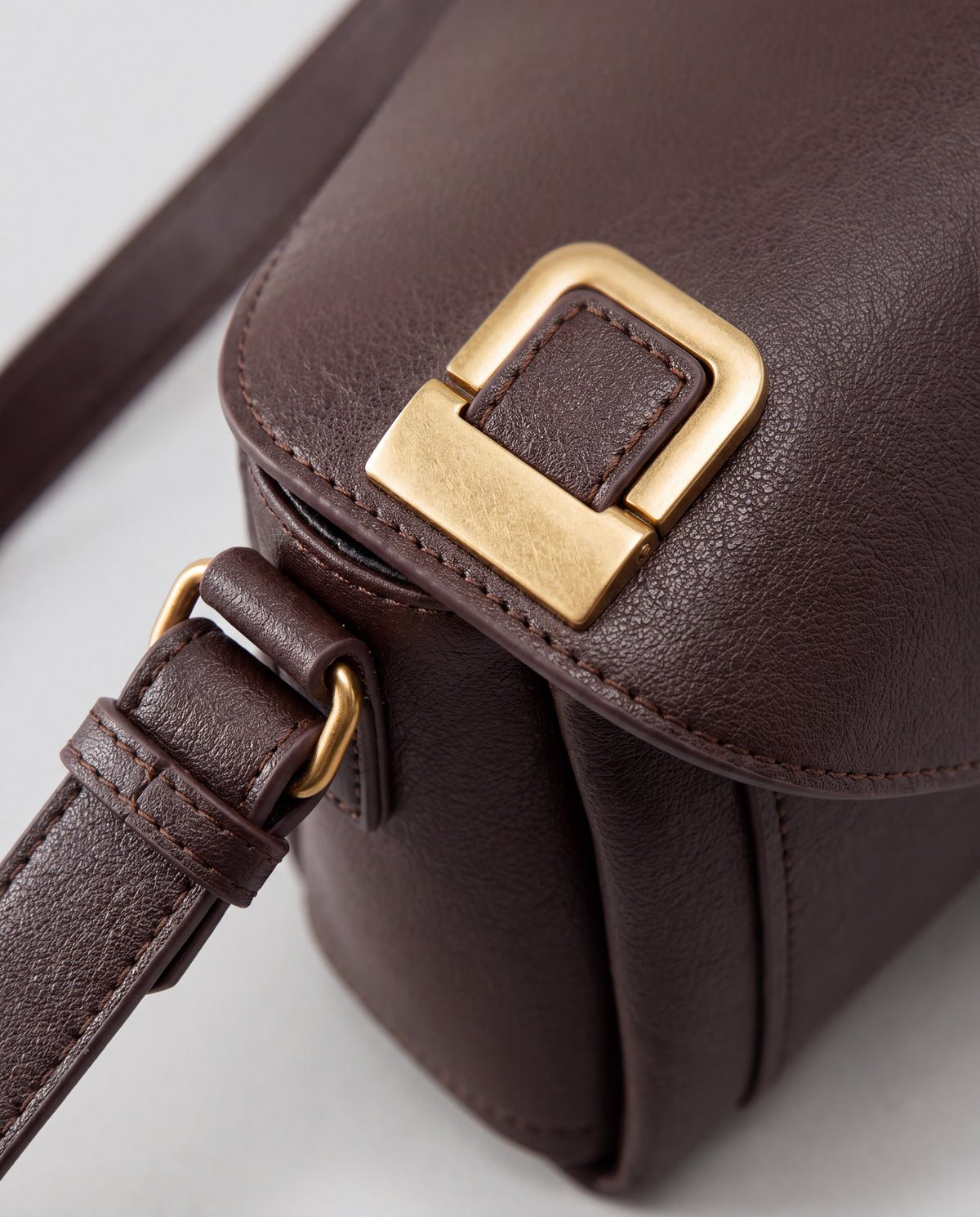 Creta bag in Espresso – hardware detail