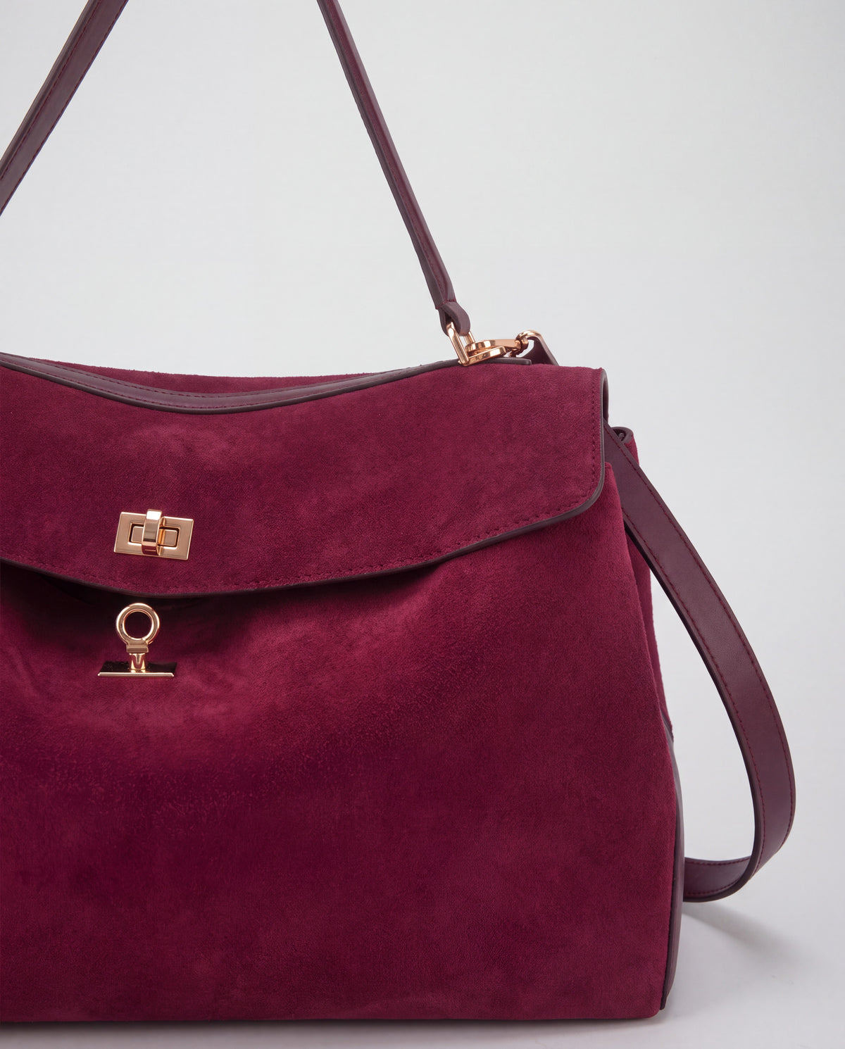 Dolce Large bag in Burgundy – leather detail