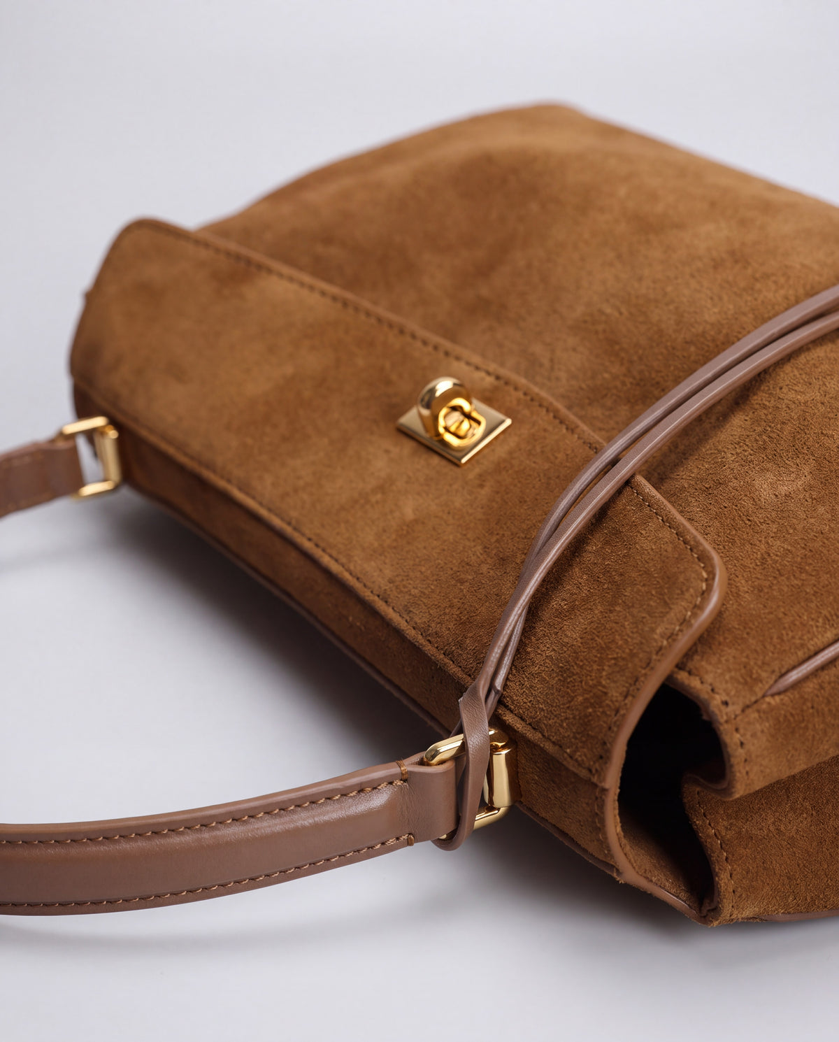 Dolce Large bag in Camel – hardware detail