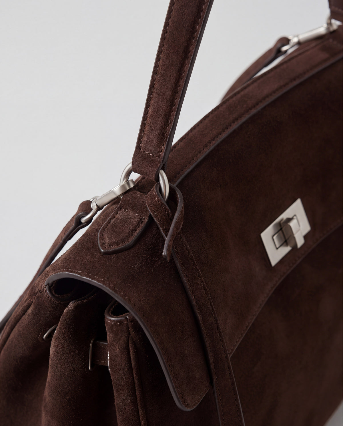 Dolce Large bag in Espresso – hardware detail