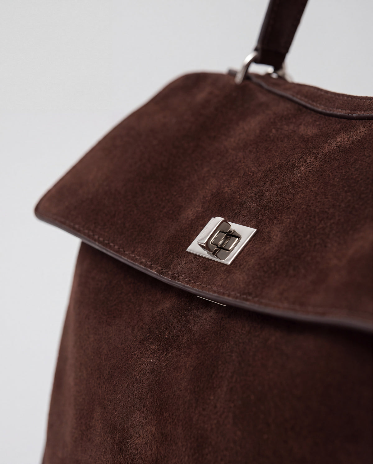 Dolce Large bag in Espresso – leather detail