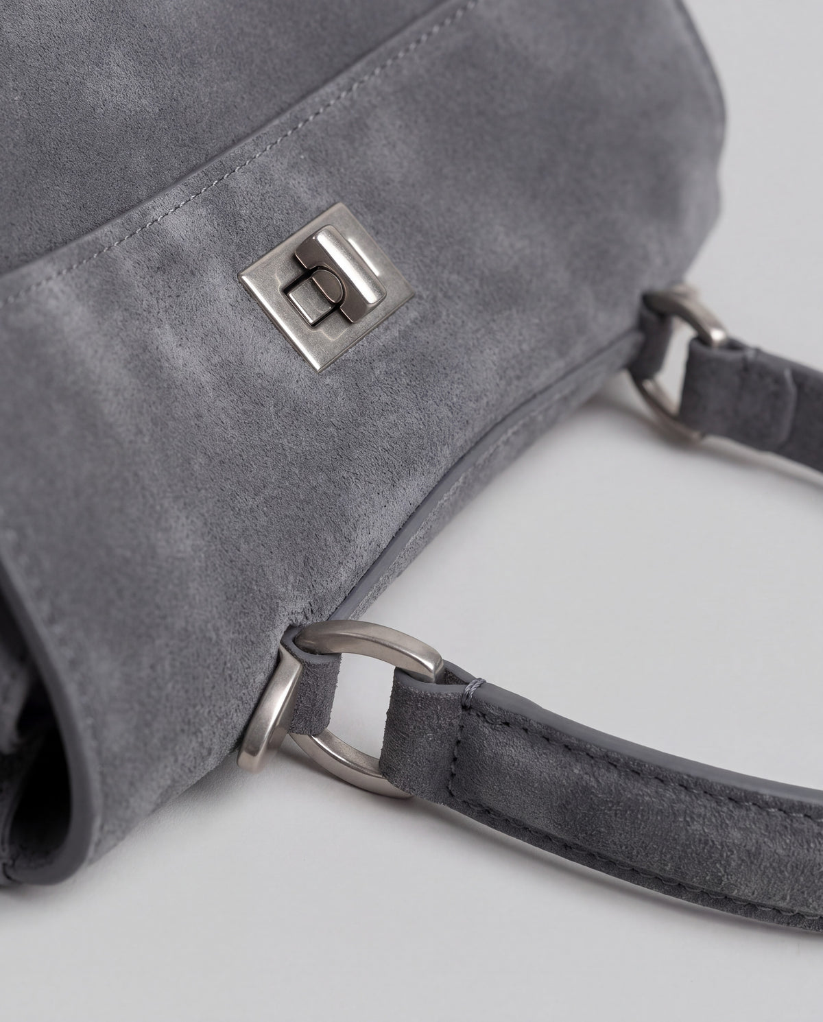 Dolce Large bag in Grey – hardware detail