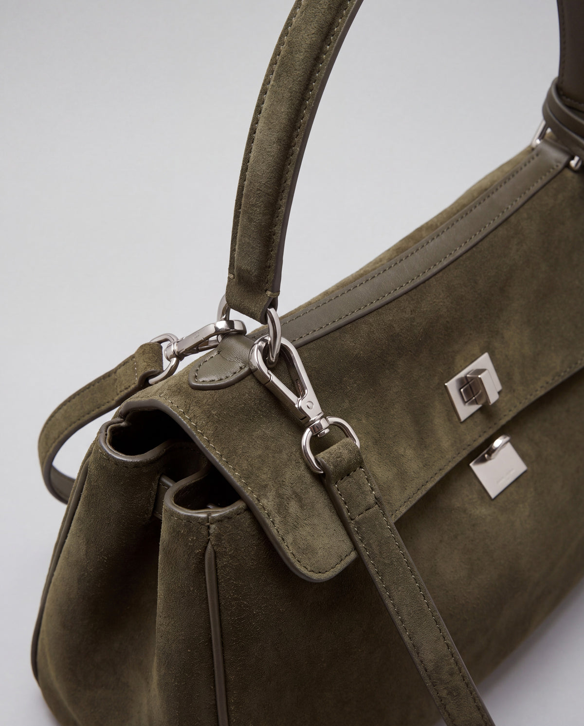 Dolce Large bag in Olive – hardware detail