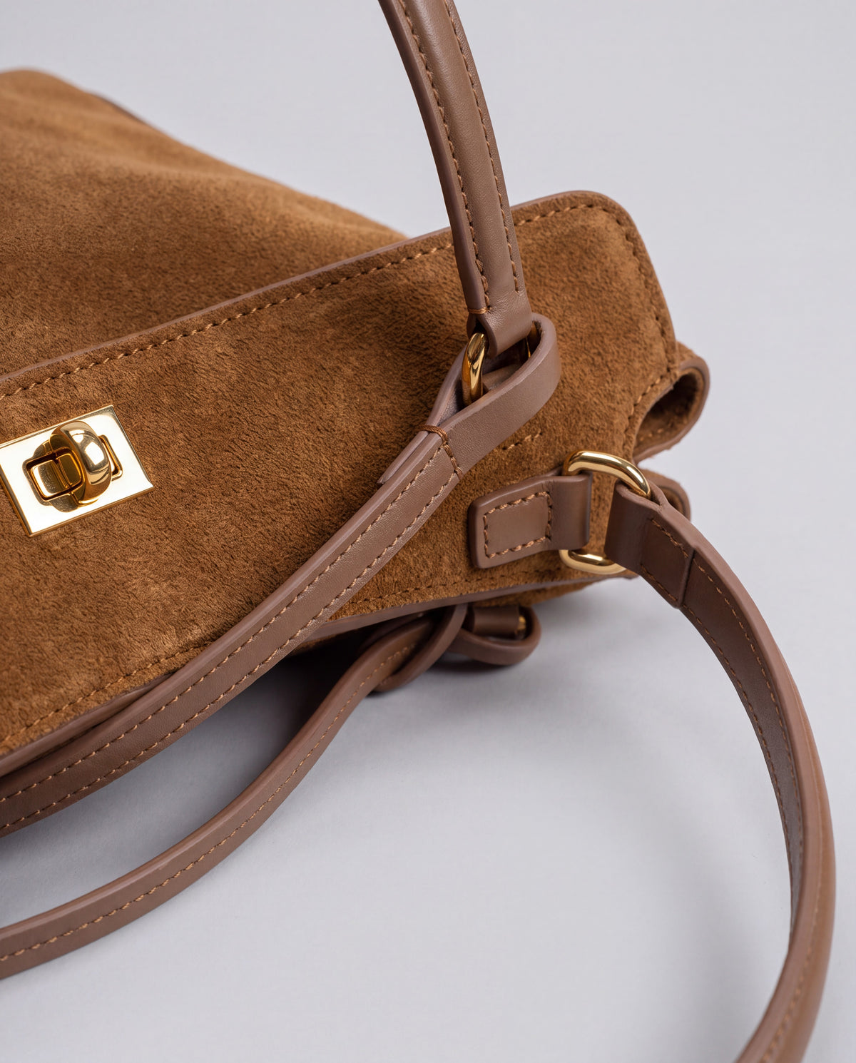 Dolce Medium bag in Camel – hardware detail