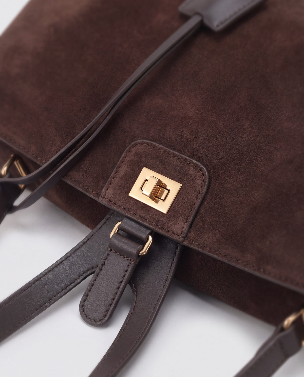 Dolce Medium bag in Chocolate – hardware detail