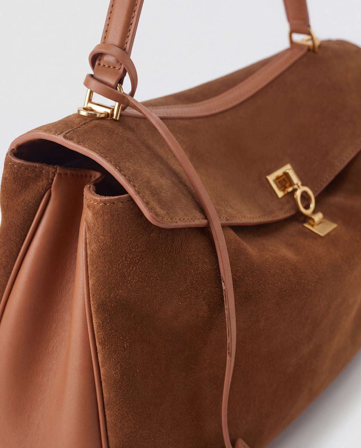 Dolce Medium bag in Cognac – leather detail