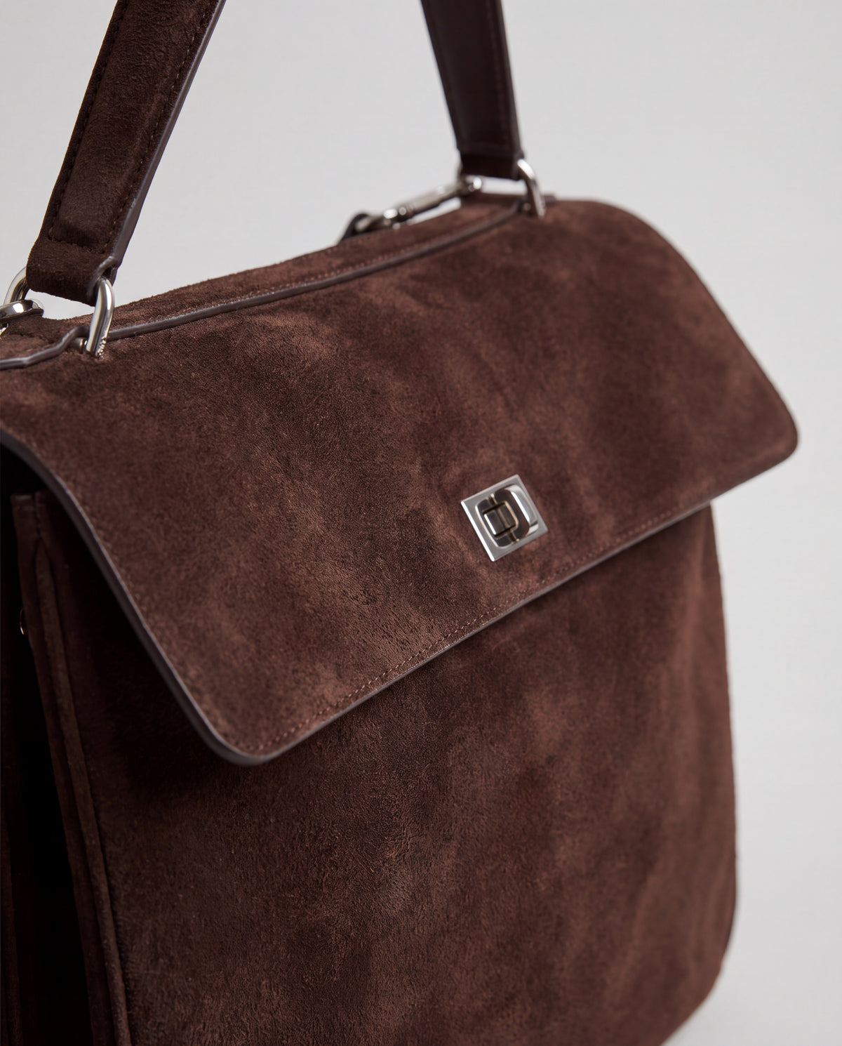 Dolce Medium bag in Espresso – leather detail
