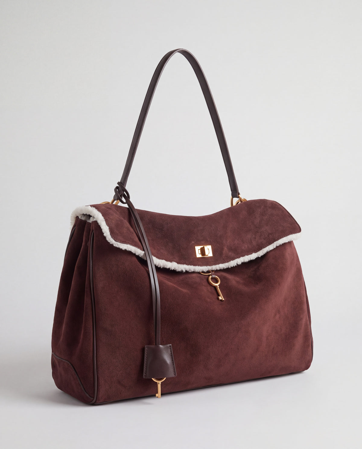 Dolce Medium bag in Mahogany – three-quarter view