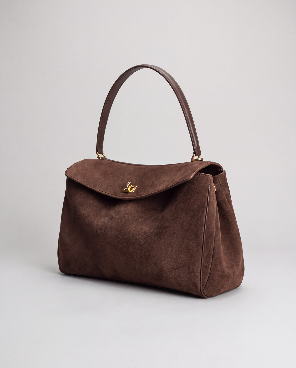 Dolce Medium bag in Mocha – three-quarter view