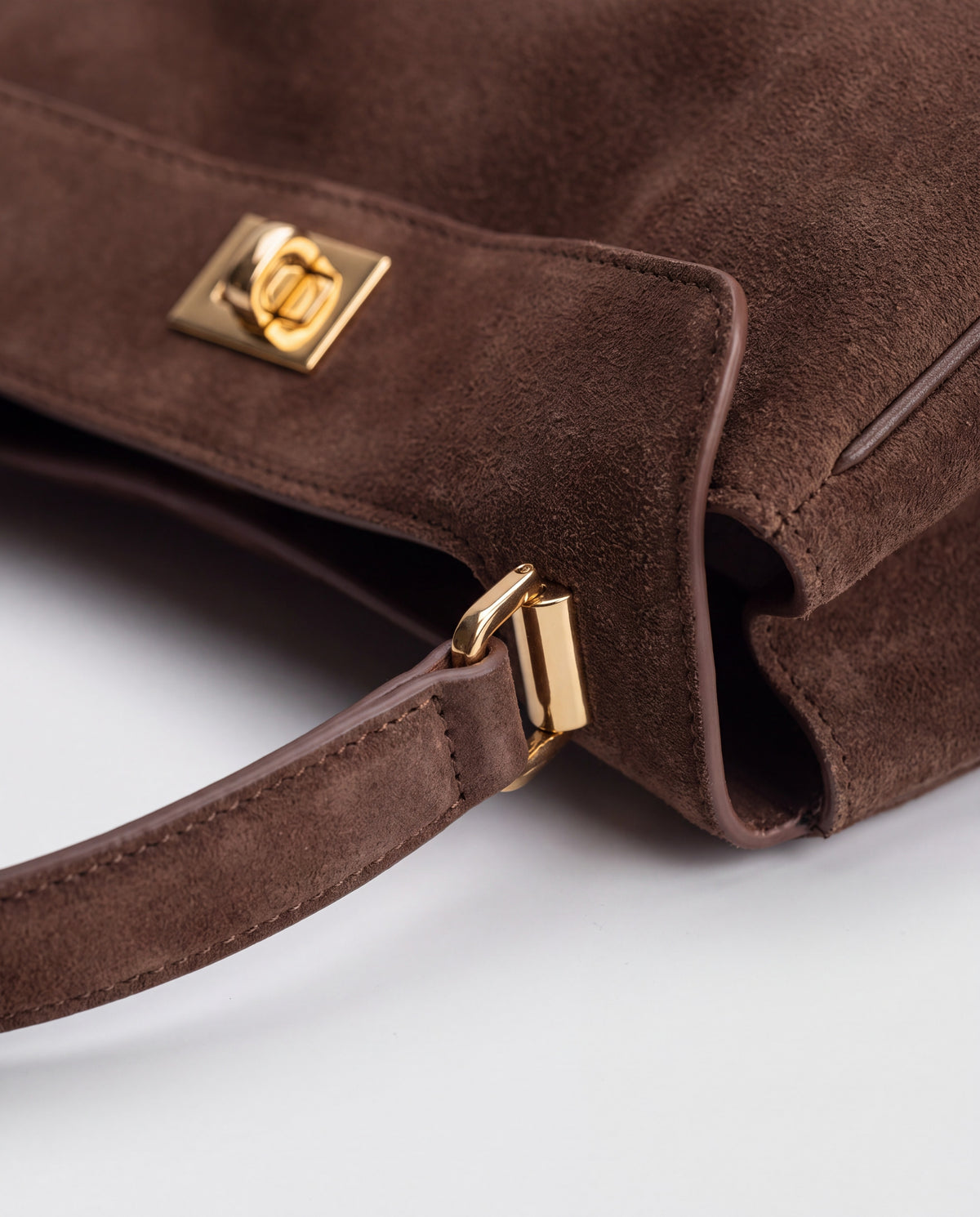 Dolce Medium bag in Mocha – hardware detail
