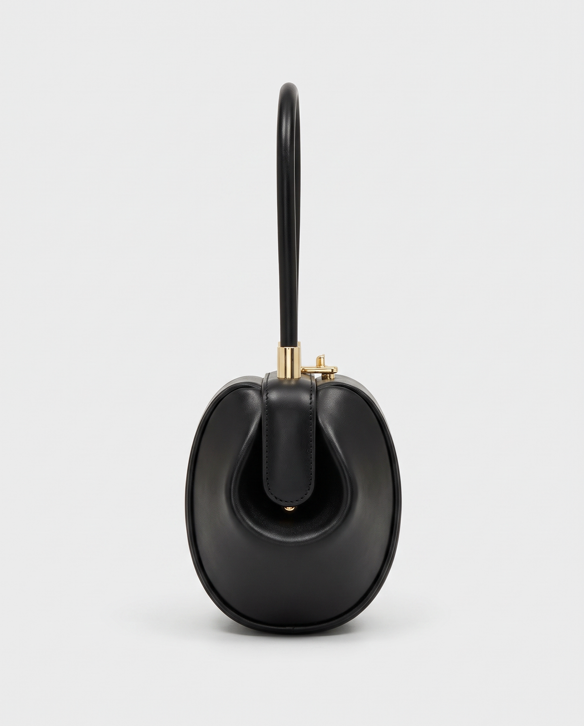 Dumpling Maxi leather top-handle bag in Black – side view