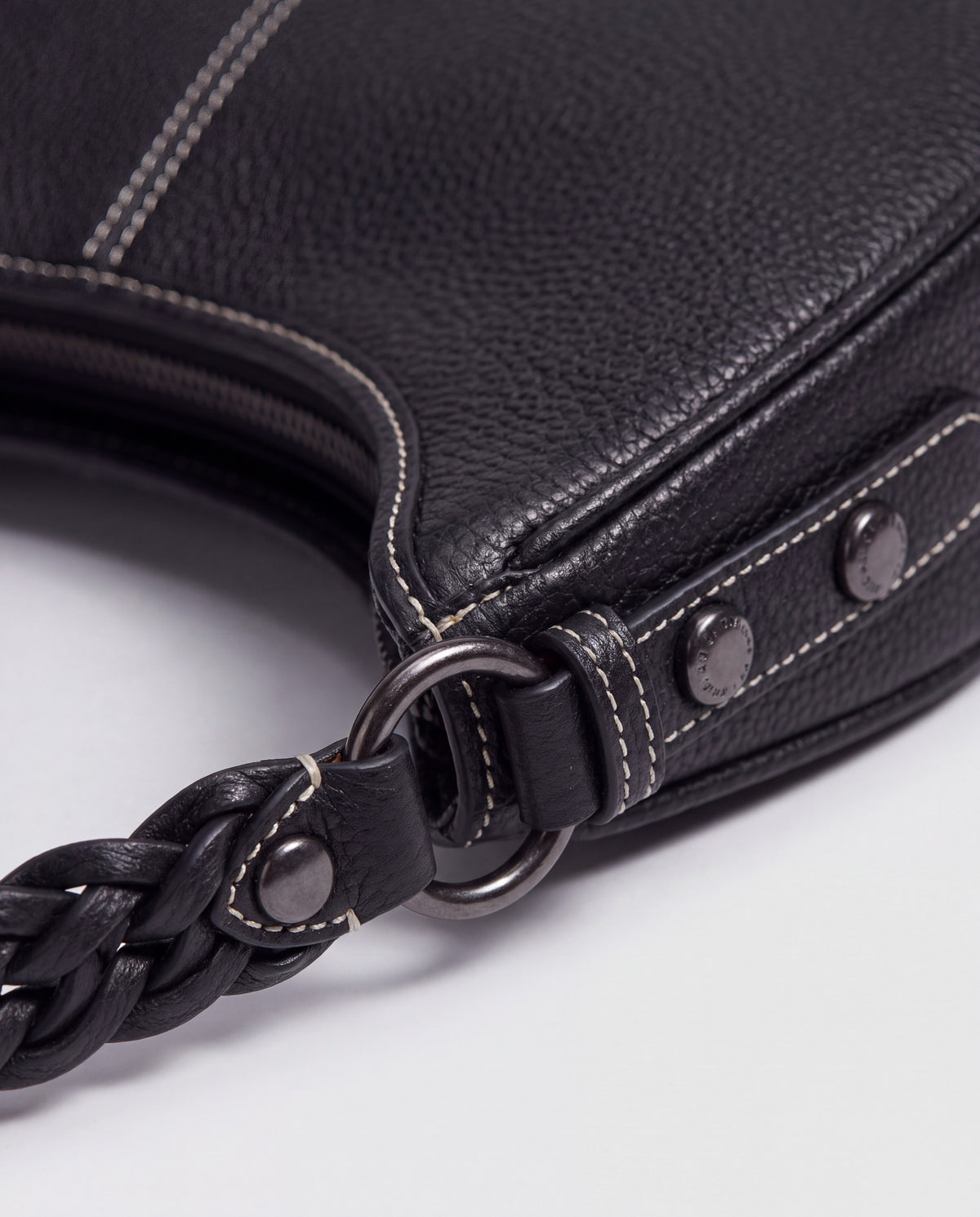Everyday Shoulder Bag in Black – hardware detail