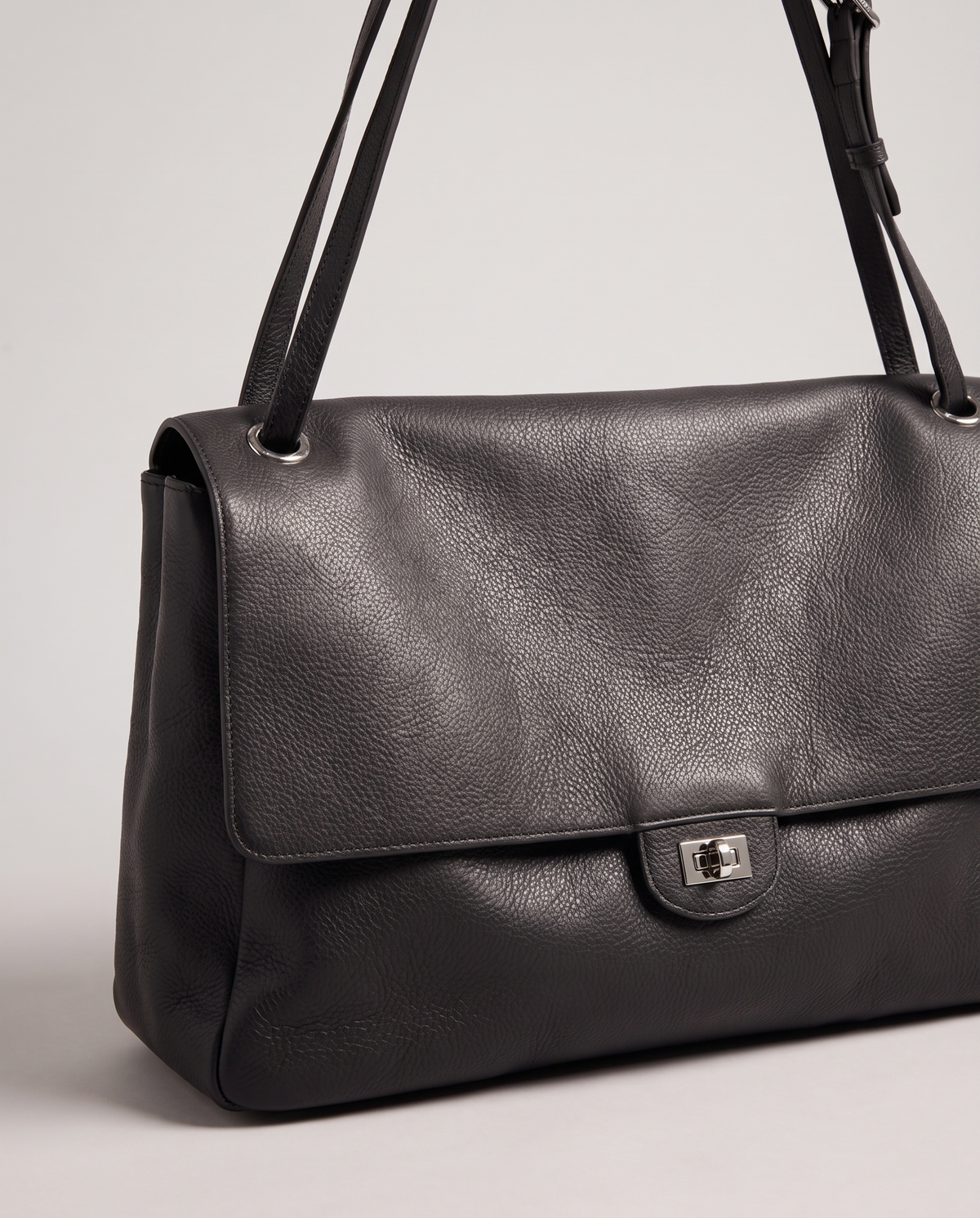 Fiume leather shoulder bag in black, hardware and leather detail