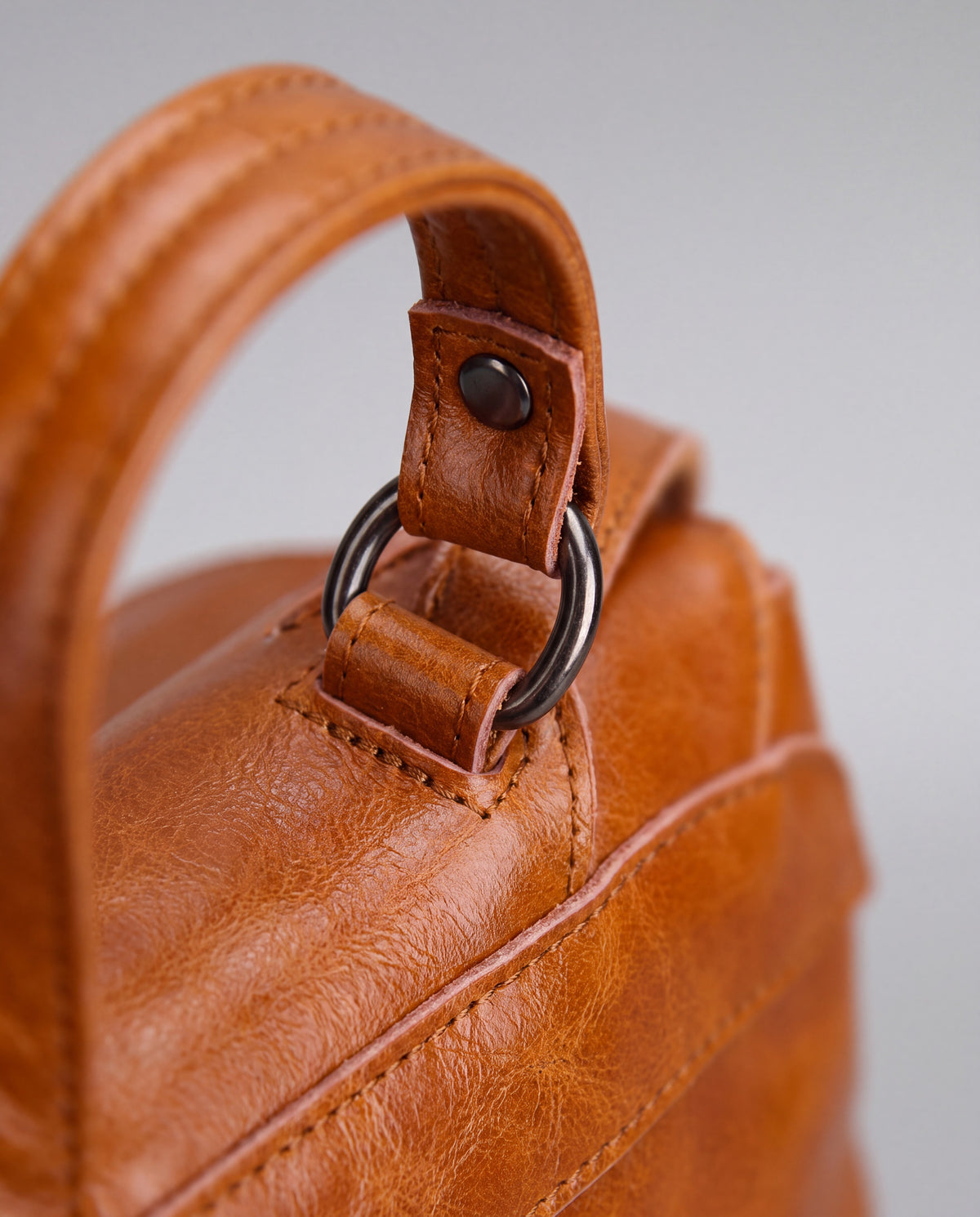 Forma bag in Brown – hardware detail