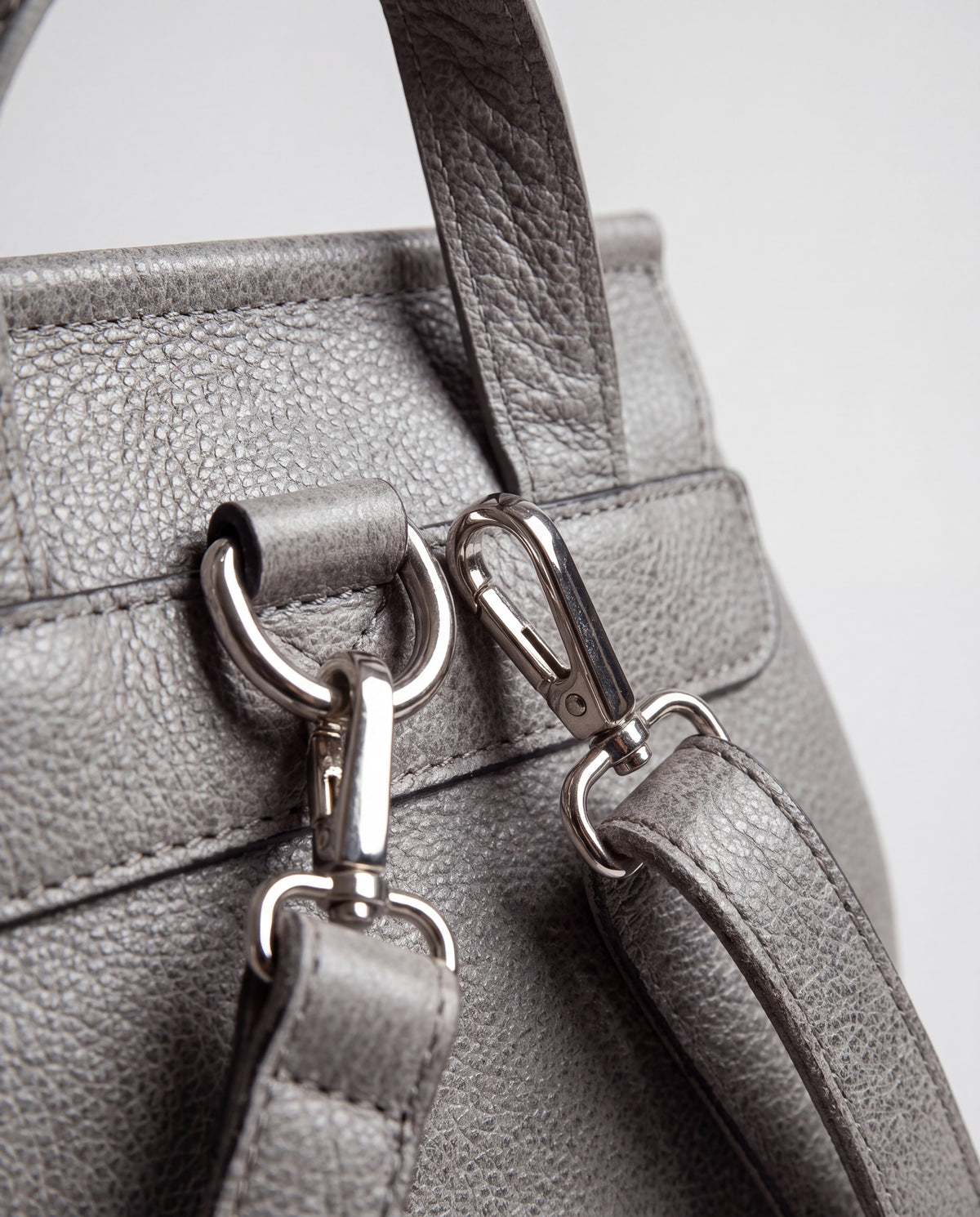 Forma bag in Grey – hardware detail