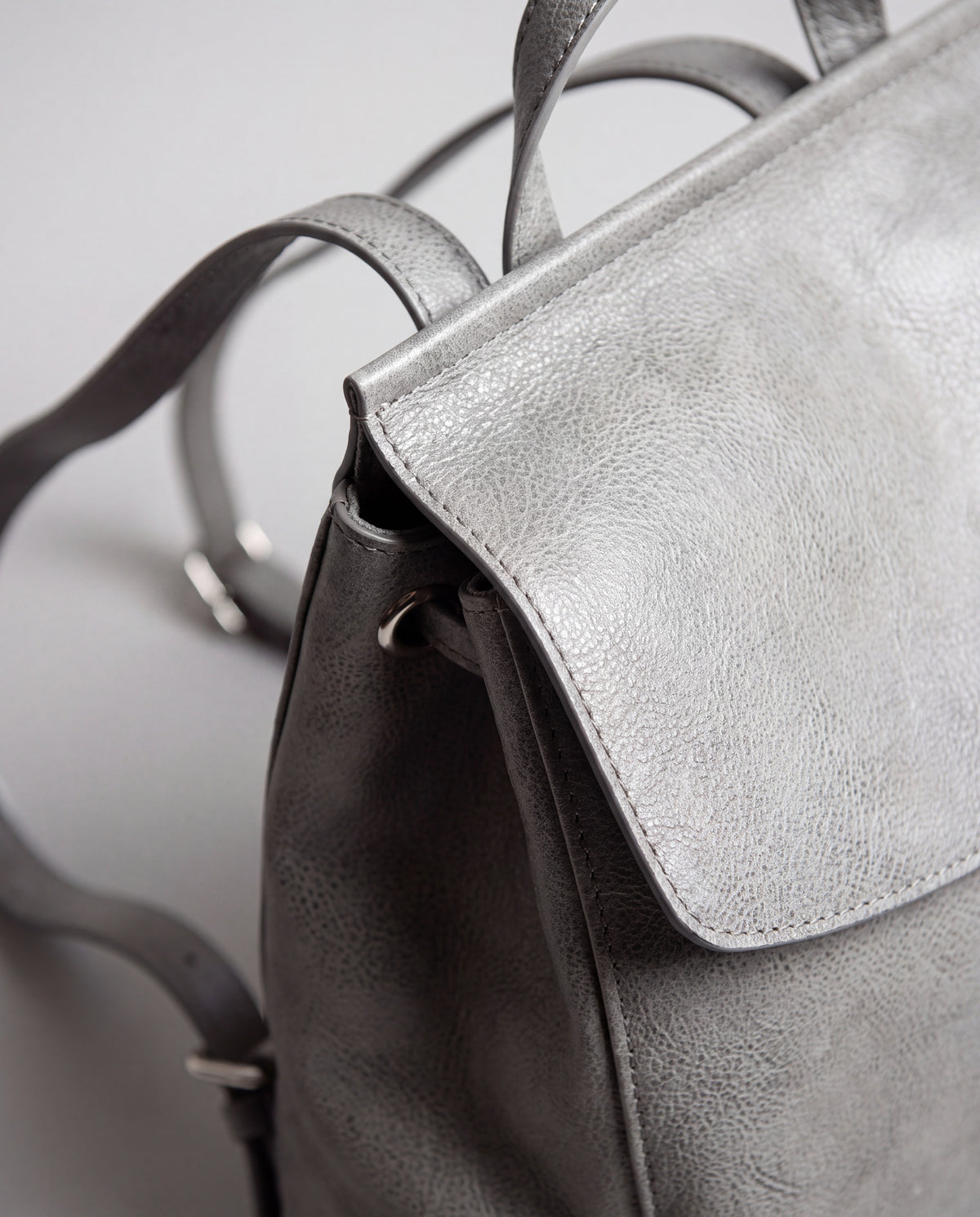 Forma bag in Grey – leather detail