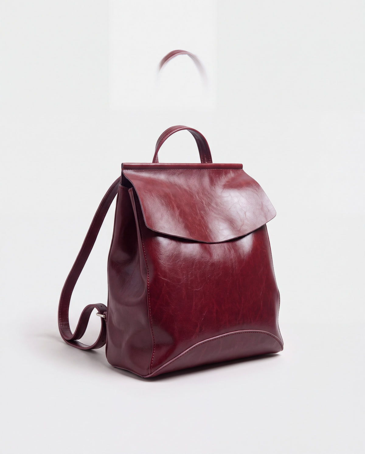 Forma bag in Red – three-quarter view