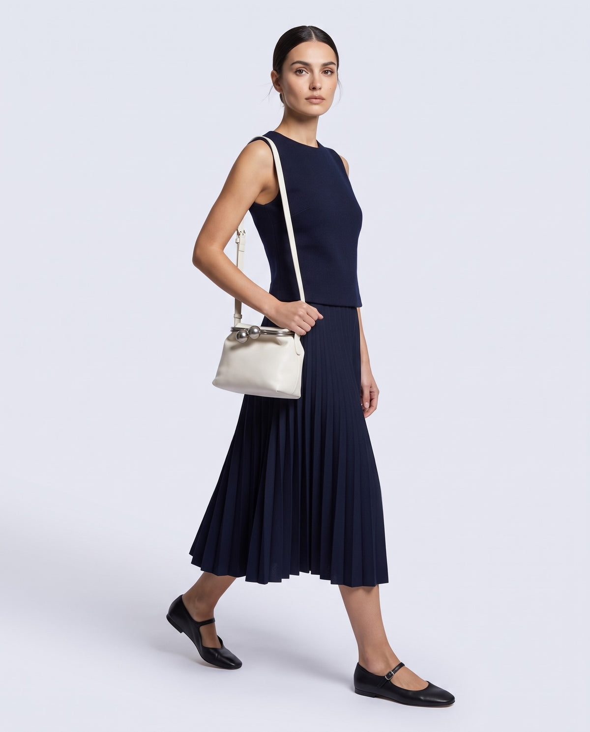Model wearing the Garda frame bag in Ivory – full-length view