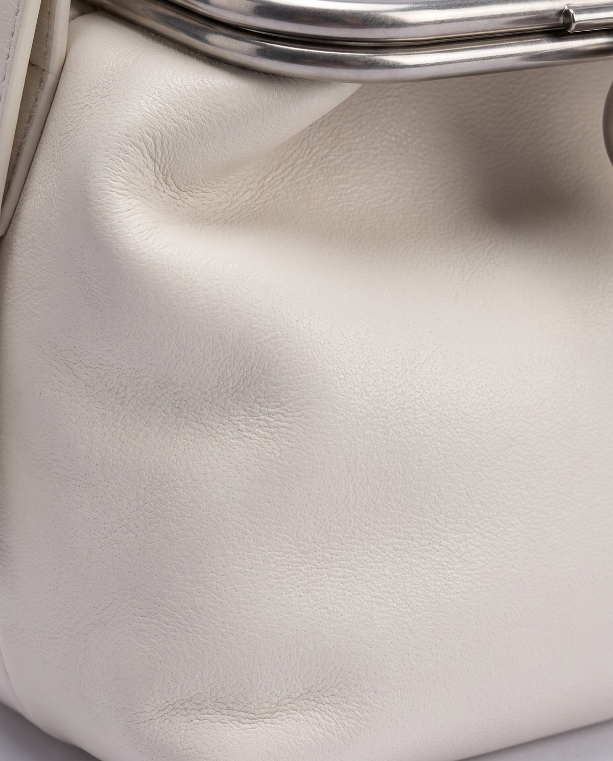 Close-up of the soft cowhide leather on the Garda bag in Ivory